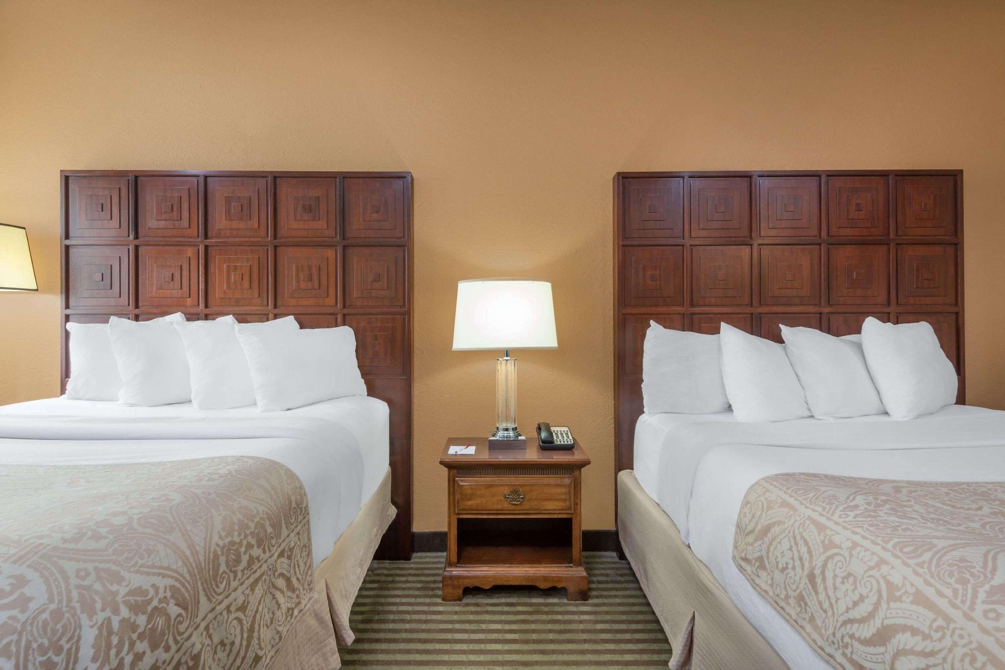 Hotel Ramada By Wyndham Columbus North Westerville Exterior foto