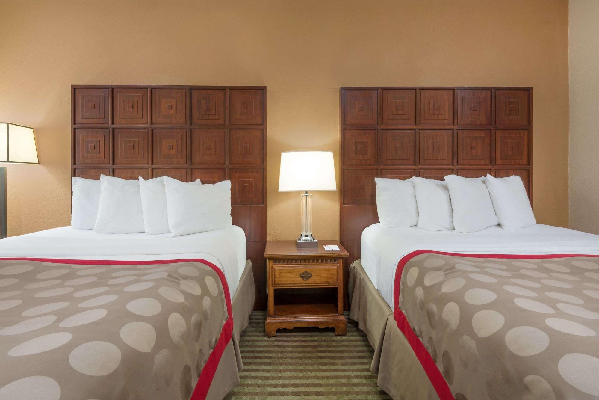 Hotel Ramada By Wyndham Columbus North Westerville Exterior foto