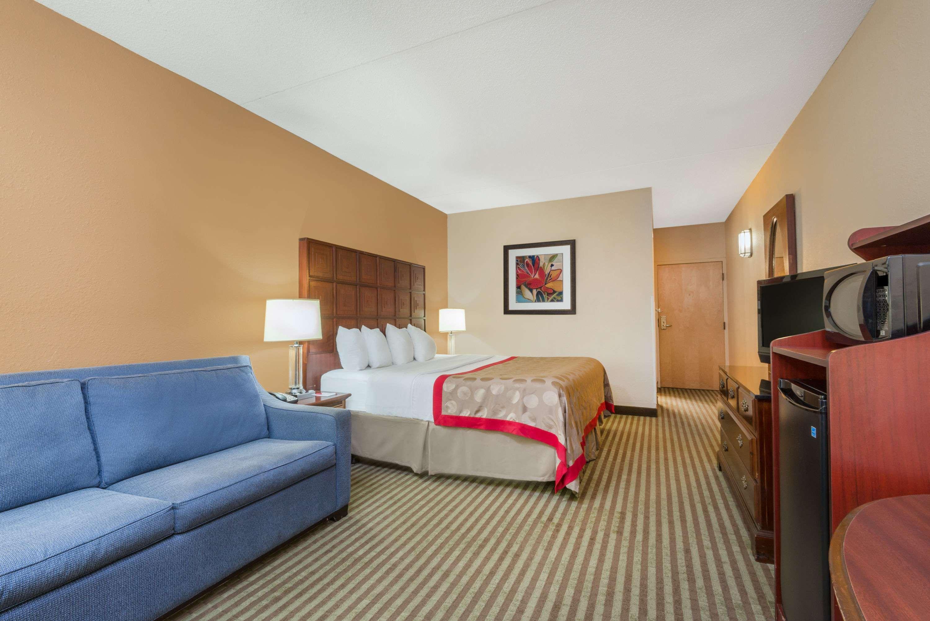 Hotel Ramada By Wyndham Columbus North Westerville Exterior foto