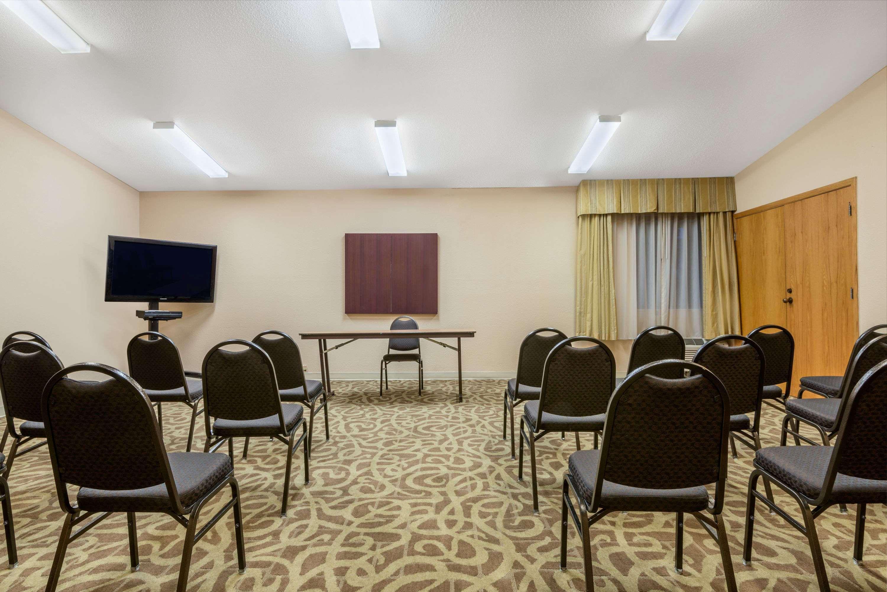 Hotel Ramada By Wyndham Columbus North Westerville Exterior foto