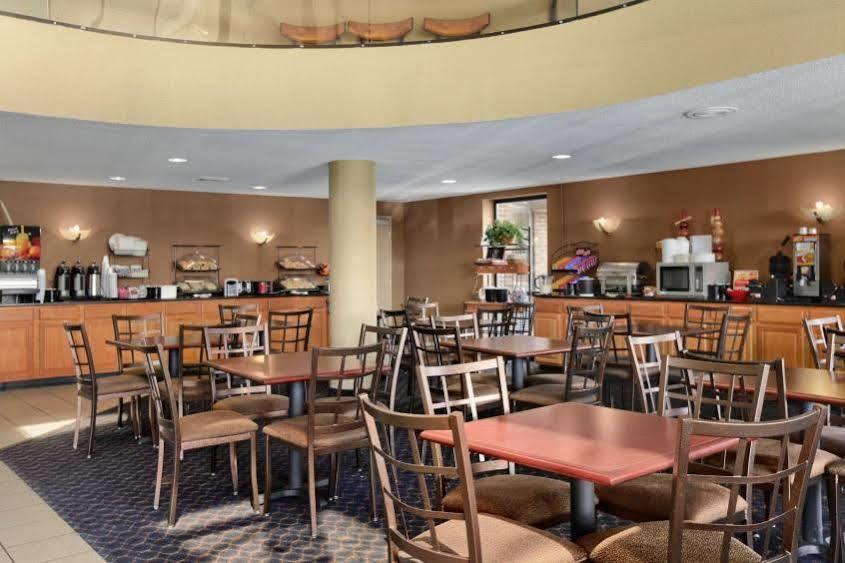 Hotel Ramada By Wyndham Columbus North Westerville Exterior foto